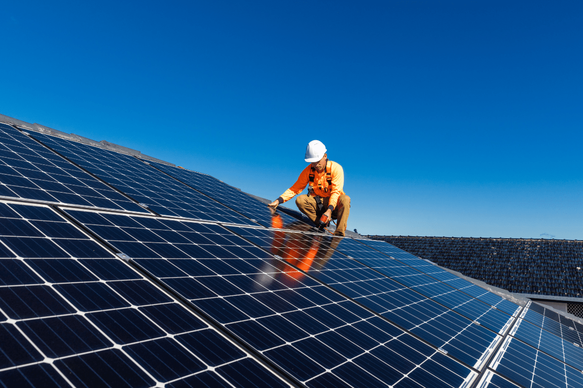 Entretien de vos panneaux solaires optimiser leur rendement