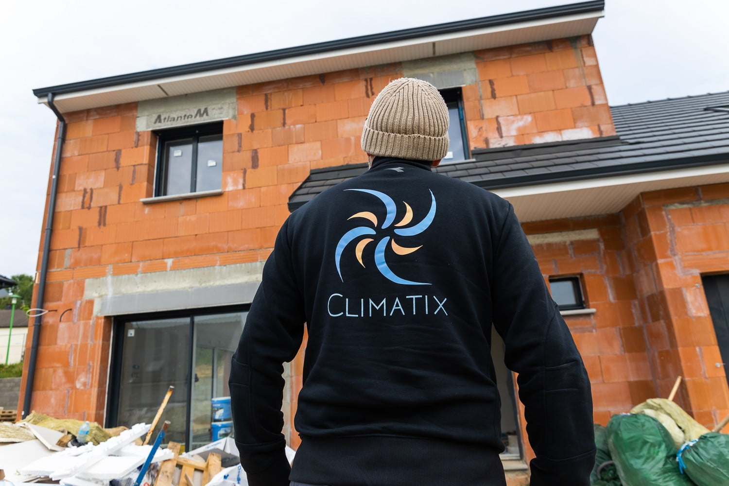 Climatix installe pompes à chaleur, climatisations, panneaux solaires et bornes IRVE au Havre. Entreprise RGE experte en confort thermique et économies d’énergie.